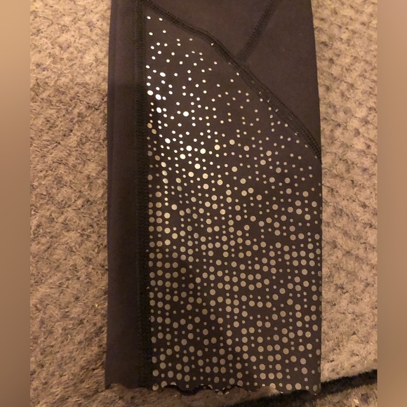 (((SOLD))) Lululemon leggings size 6 - Picture 4 of 7